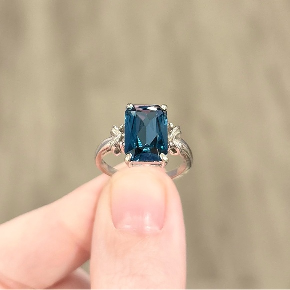 10K London Blue Topaz large 12x8mm Radiant rectangular cut white gold ring - Picture 6 of 10